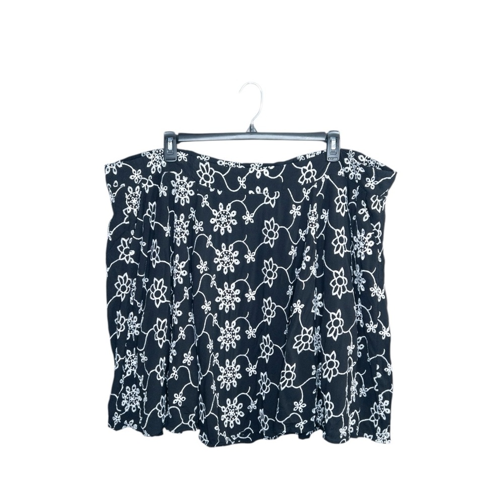 Torrid 5 5X Mini Black White Eyelet Embroidered High Waist Skirt‎ Pockets Plus - Picture 5 of 8